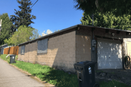 Self-storage garage in Tacoma, WA